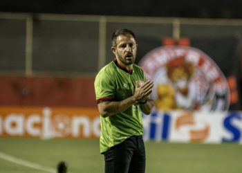 Com 31% de aproveitamento, Ramon Menezes deixa comando do Vitória