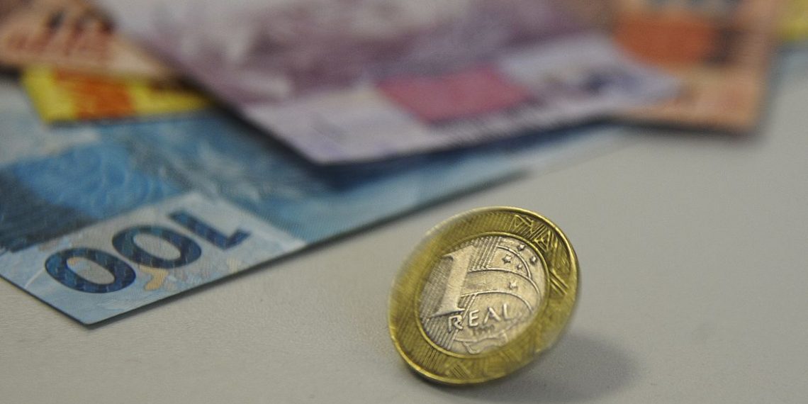 Orçamento de 2022 prevê salário mínimo de R$ 1.169