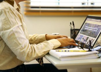 Trabalho remoto gerou economia de R$ 1,4 bi no Executivo federal