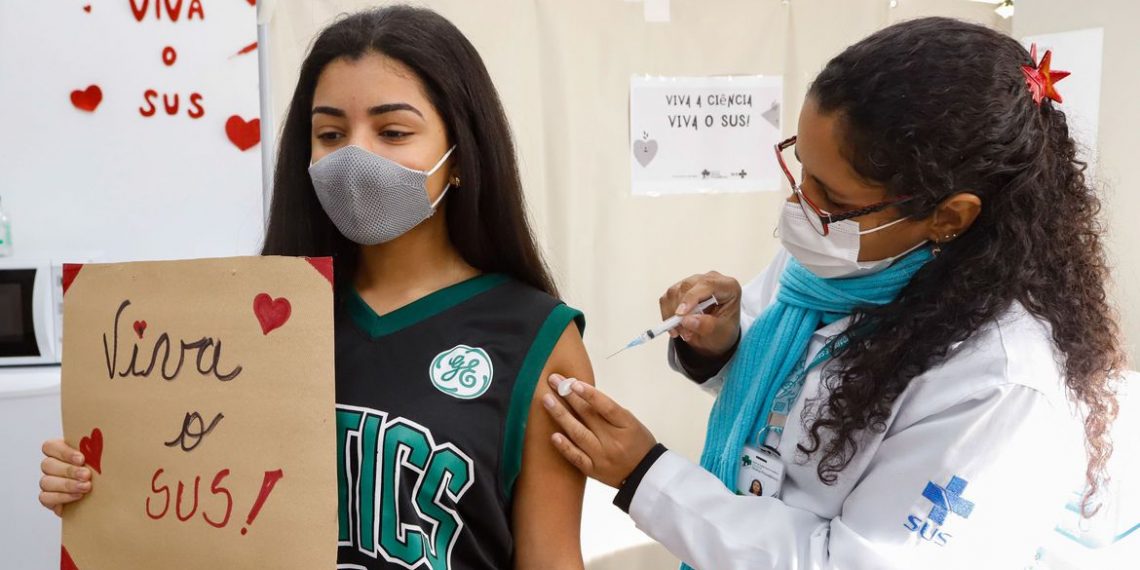 Covid-19: mais de 1 milhão de adolescentes já foram vacinados