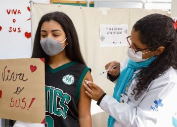 Covid-19: mais de 1 milhão de adolescentes já foram vacinados