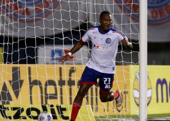 Rodallega marca todos gols no triunfo do Bahia por 4 a 2 sobre o Fortaleza