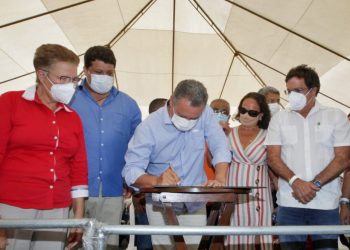 Em Euclides da Cunha, Rui inaugura ampliação de rede de energia e autoriza nova unidade escolar