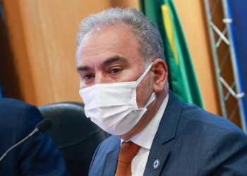 Queiroga confirma suspensão de vacina para adolescentes