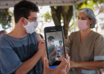 Sociedade Brasileira de Pediatria defende vacinação em adolescentes