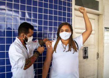 Bahia ultrapassa marca de 80% da população adulta vacinada com primeira dose ou dose única