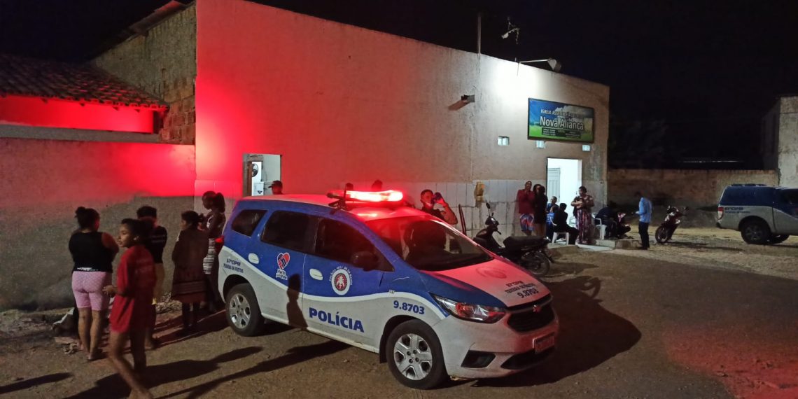Teixeira de Freitas: dois mortos e um ferido a tiros dentro de igreja evangélica