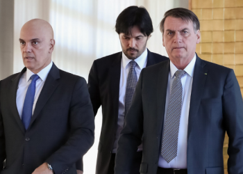 Antes de divulgar nota, Bolsonaro conversou com Alexandre de Moraes por telefone