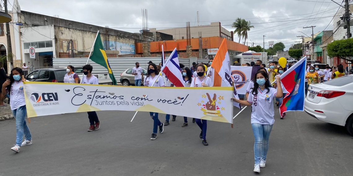 Colégio Estadual de Valente promove caminhada alusiva ao “Setembro Amarelo”