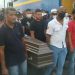 Antes de seguir para o cemitério, caixão com o corpo de César da Ótica passou pela frente da loja