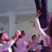 Noivo fratura a coluna após ser jogado para cima em festa de casamento