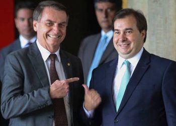 Rodrigo Maia diz que Bolsonaro é gay, mas ‘não consegue asssumir’