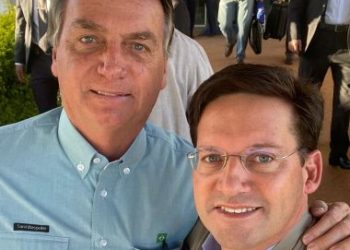 Na Bahia com Bolsonaro, Roma alfineta Rui Costa: ‘Não adianta correria com vagareza’