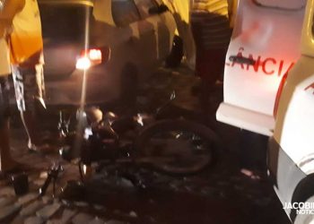 Motorista com sinais de embriaguez sobe em passeio e atropela três pessoas