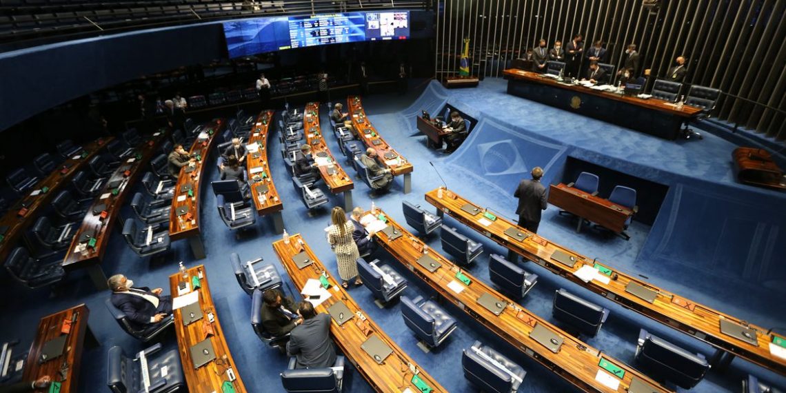 Senado aprova em 1º turno PEC que desobriga gasto mínimo em educação