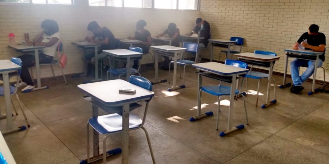 Estudantes concluintes do Ensino Médio de 2020 realizam exames de certificação da CPA