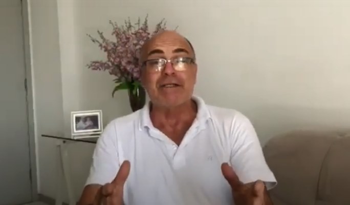 Ponto do Cafezinho: jovem narra com muita emoção o momento que recebe a vacina