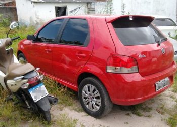 Depois de denuncia anônima, Polícia Civil apreende carro roubado e moto clonada