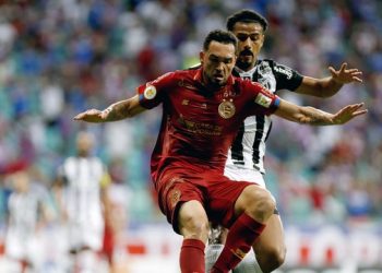 com gols de Mendoza e Gilberto, Bahia e Ceará empatam na Fonte Nova