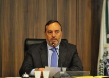 Decisão inédita do TSE cassa mandato de deputado do Paraná por fake news