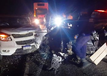 Colisão frontal na BR 324 deixa um morto e um ferido