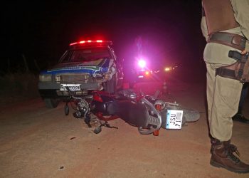 Motociclista é socorrido inconsciente após colidir com viatura da Guarda Municipal