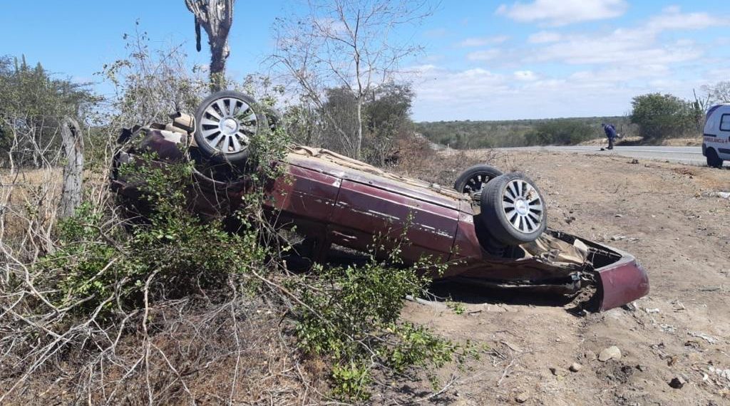 Acidente na BR 324 deixa gestante ferida