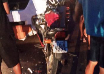 Homem morre em hospital após colisão entre moto e carreta na BR 324