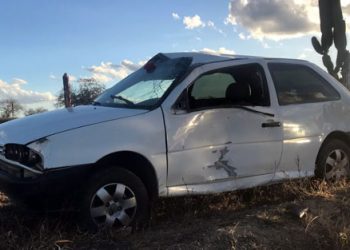 Idoso morre após ser arremessado de carro que capotou na zona rural de Santaluz