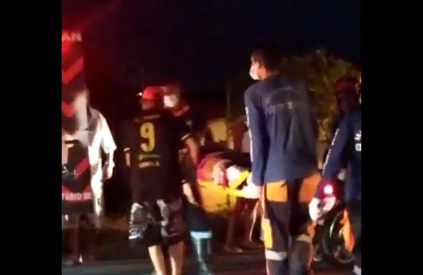 Acidente envolvendo carro e mototáxi deixa dois feridos na BR 324