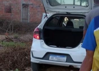 Bandidos assaltam funcionários de loja de móveis e roubam carro da empresa