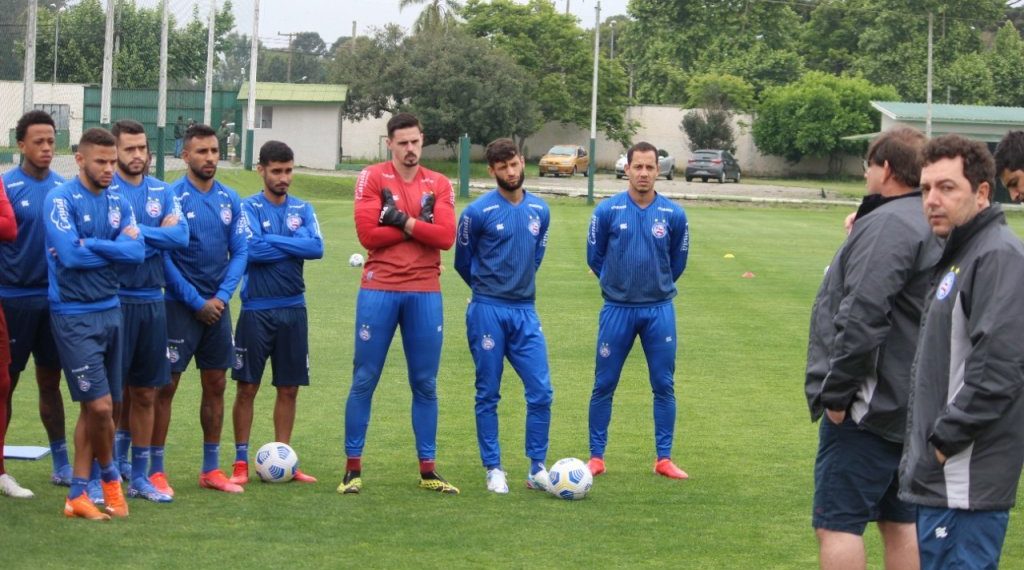 Bahia afasta três atletas da equipe principal