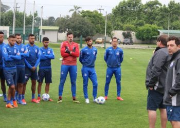 Bahia afasta três atletas da equipe principal