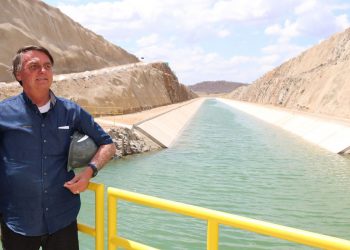 Presidente anuncia apoio para 750 mil caminhoneiros comprarem diesel