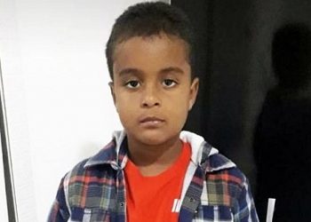 Menino de 7 anos morre após se engasgar com bexiga