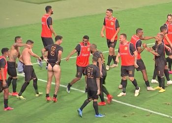 Jogador do time do coiteense Tobinha faz comemoração bizarra após classificação