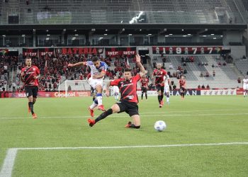 Bahia vence o Athletico fora de casa na reestreia de Guto Ferreira e deixa o Z4