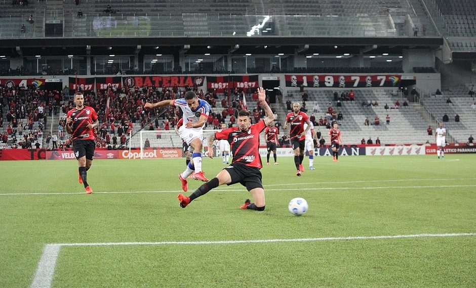 Bahia vence o Athletico fora de casa na reestreia de Guto Ferreira e deixa o Z4