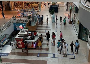 Vacinados com 2ª dose terão desconto em comércios de Salvador