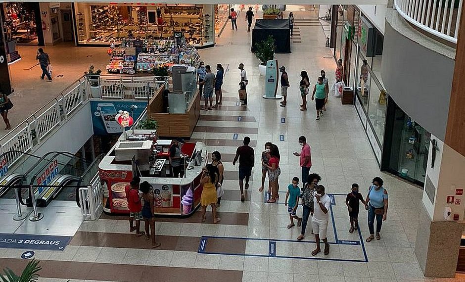 Vacinados com 2ª dose terão desconto em comércios de Salvador