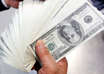 Dólar fecha com maior alta desde abril, custando R$ 5,537