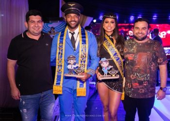 Desfile elege piloto e aeromoça Hangar 2021