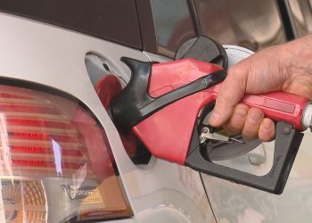 Gasolina sobe 3,3% em uma semana e chega a custar R$ 7,49 o litro, segundo a ANP