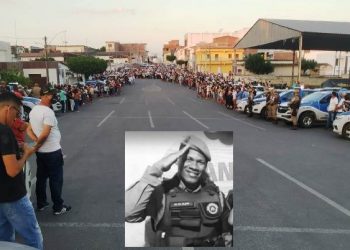 Sob forte emoção, policial é enterrado em cemitério de Retirolândia com honras militares