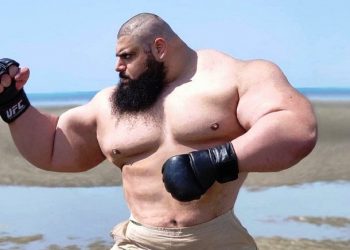 Hulk do Irã quebra osso com soco para desafiar rival no MMA