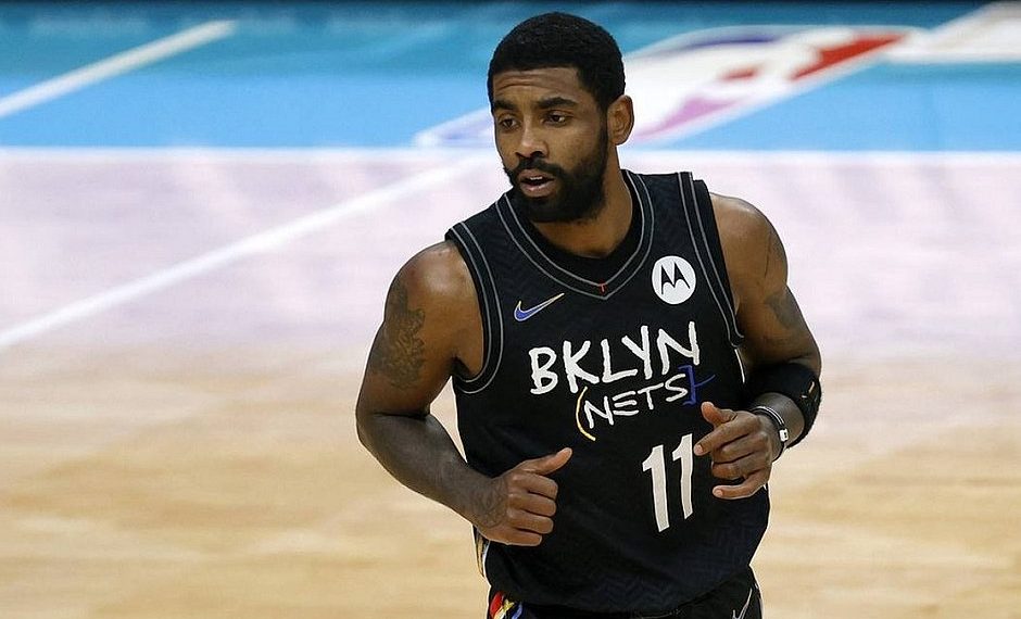 Fora da NBA por recusar vacina, astro acredita em ‘plano satânico’
