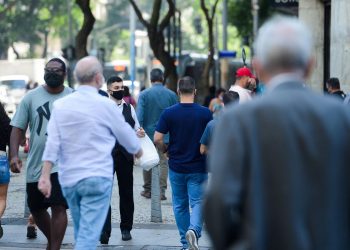 País tem 600 mil óbitos, mas pandemia dá sinais de desaceleração