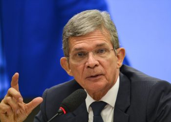 Presidente da Petrobras diz que sofre para informar alta de preços