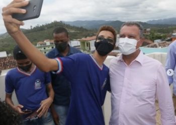Rui Costa anuncia retorno das aulas 100% presenciais na rede estadual de ensino