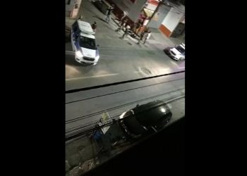 Cinco pessoas morrem e 13 ficam feridas após grupo atirar em festa de paredão em Salvador